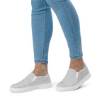 Blassplatinfarbene Canvas-Slipper