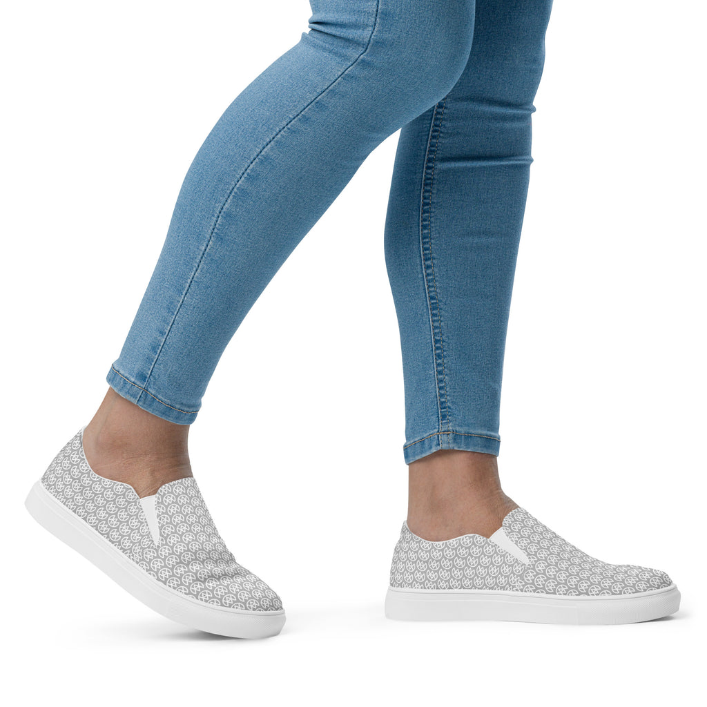 Blassplatinfarbene Canvas-Slipper